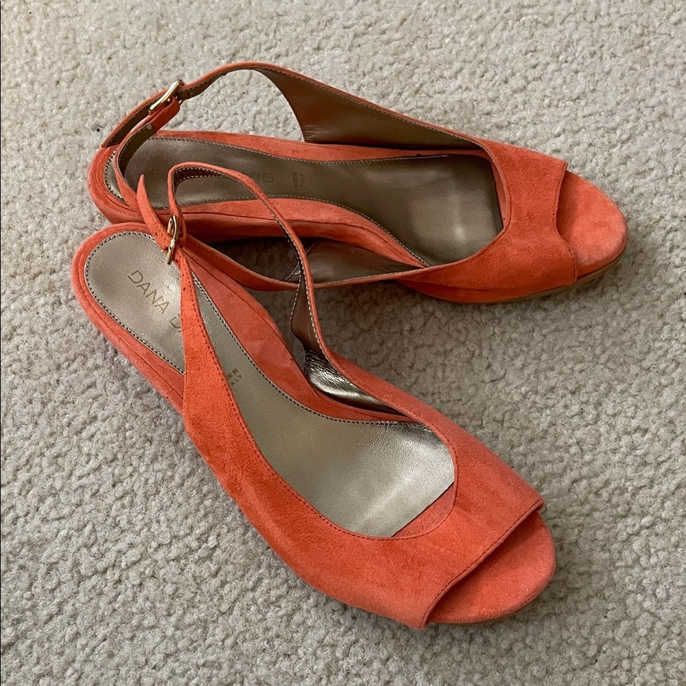 Vintage Dana Davis Women's Coral Suede Kitten Wedge Sandals With Strap, Size 7
